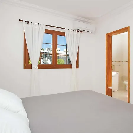 Villa Puerto Del Carmen Sleeps 6 Air Con Wifi *