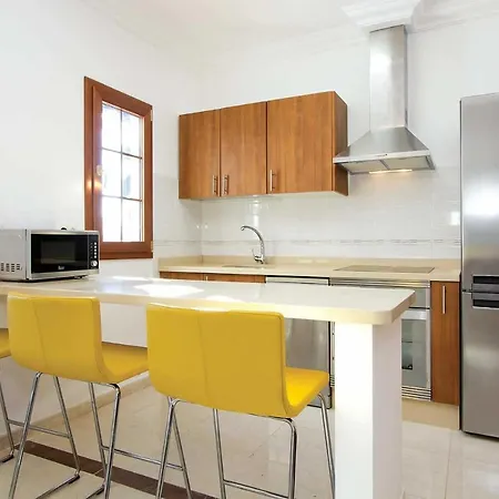 Villa Puerto Del Carmen Sleeps 6 Air Con Wifi *