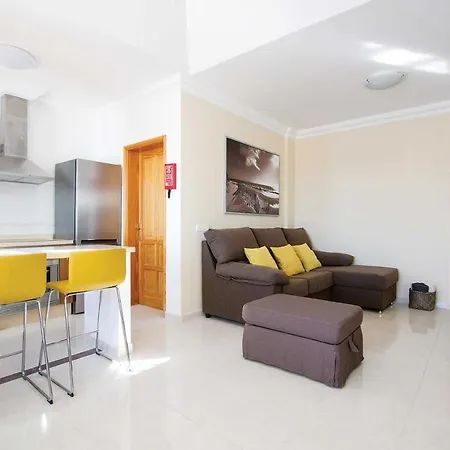 Villa Puerto Del Carmen Sleeps 6 Air Con Wifi